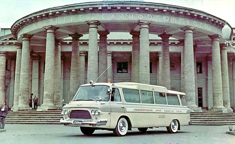 Вариант автомобиля "Скорой помощи" на базе ЗИЛ-118  1965 года