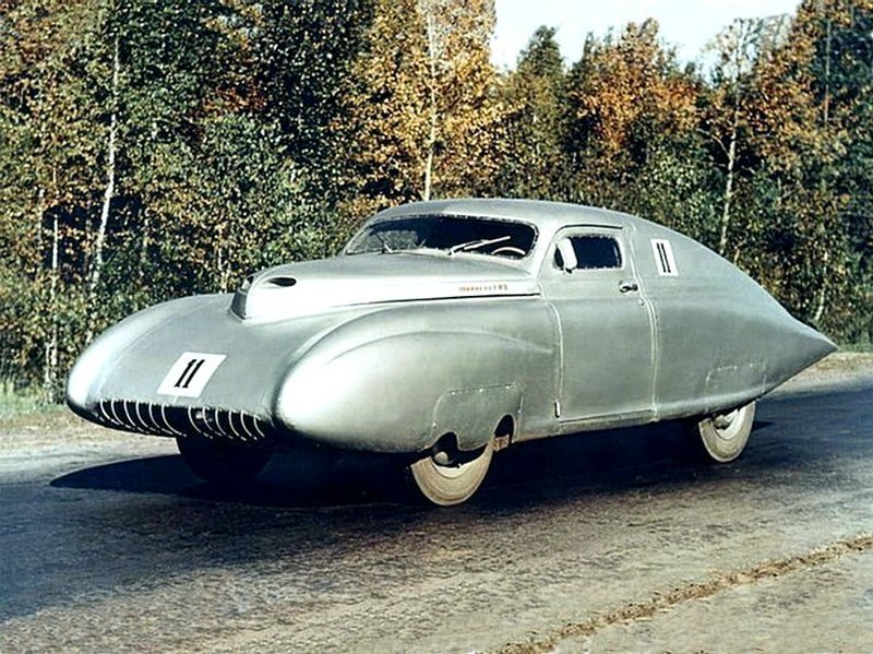 Экспериментальный гоночный автомобиль ГАЗ "Победа Спорт". На автомобилях ГАЗ-СГ1 «Победа-Спорт» было выиграно три чемпионата СССР (в 1951, 1955 и 1956 гг.) в классе спортивных автомобилей.