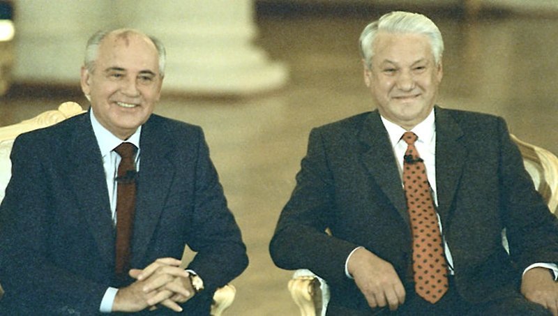 Вы отдали бы свою нынешнюю жизнь за то, чтобы не было Горбачёва и всего последовавшего потом? Представьте, что вам предоставлена возможность вернуться в 1985 год и изменить ход истории. 15 марта Горбачев избран президентом СССР...