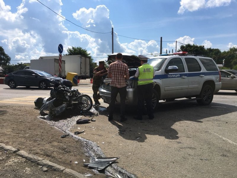 Авария дня. Полицейский внедорожник столкнулся с мотоциклом в Балашихе