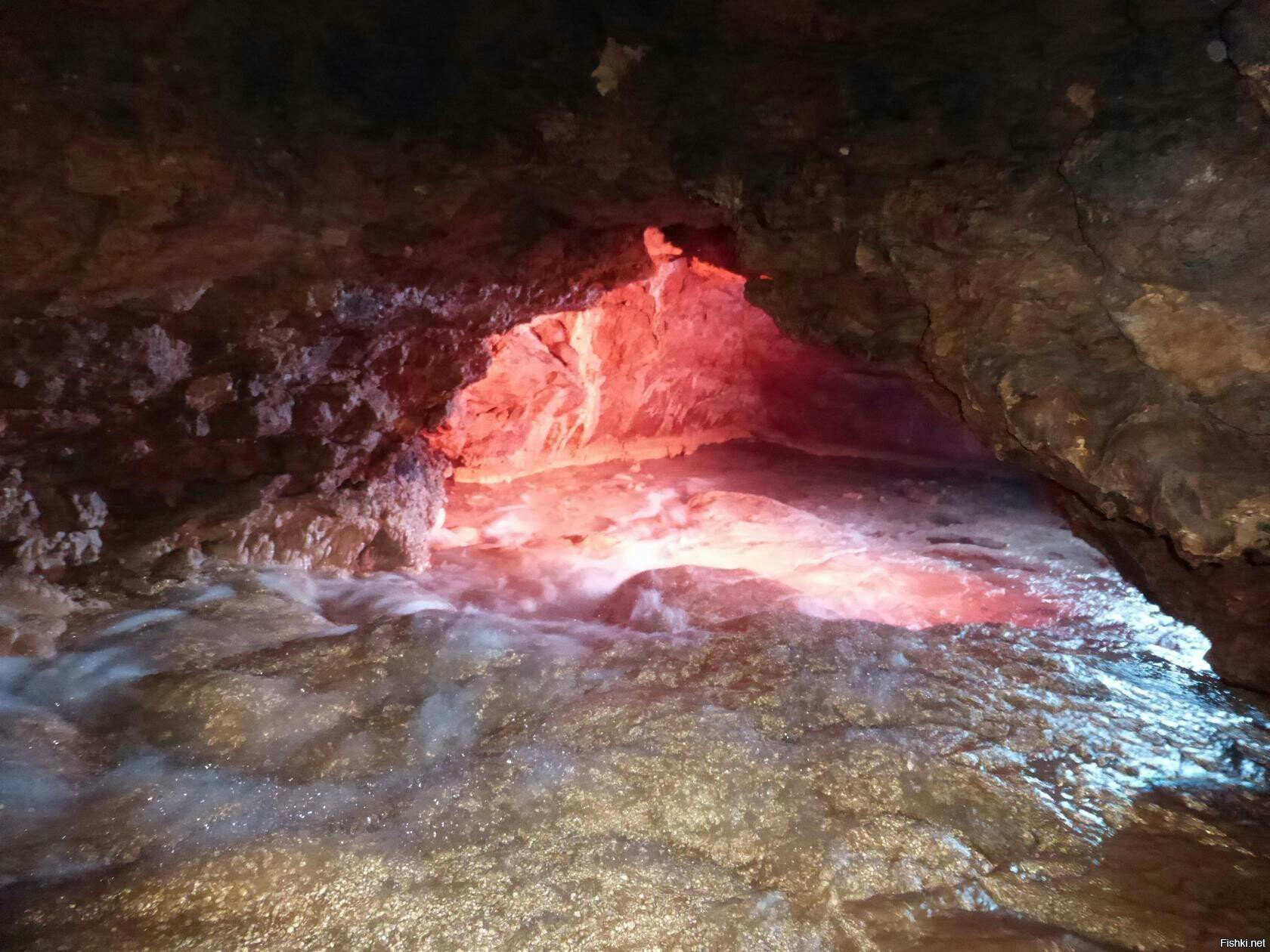 Красные пещеры фото