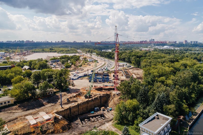 Предполагается, что после запуска движения по Северо-Западной хорде, по старому Карамышевскому мосту будет двигаться преимущественно общественный транспорт.