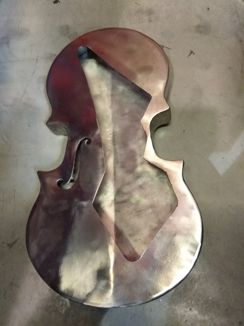 Viola из металлолома, она же скрипка, он же светильник