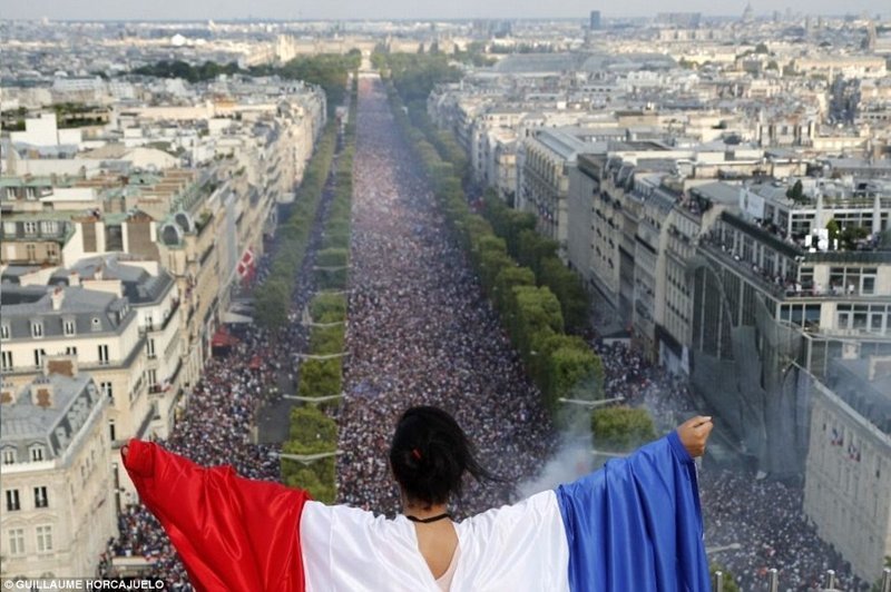 Как гуляла Франция после победы на Чемпионате мира по футболу