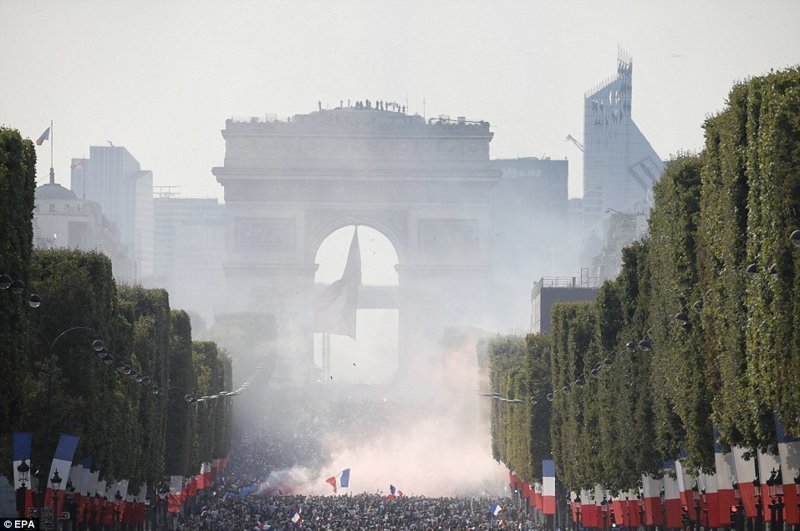 Как гуляла Франция после победы на Чемпионате мира по футболу