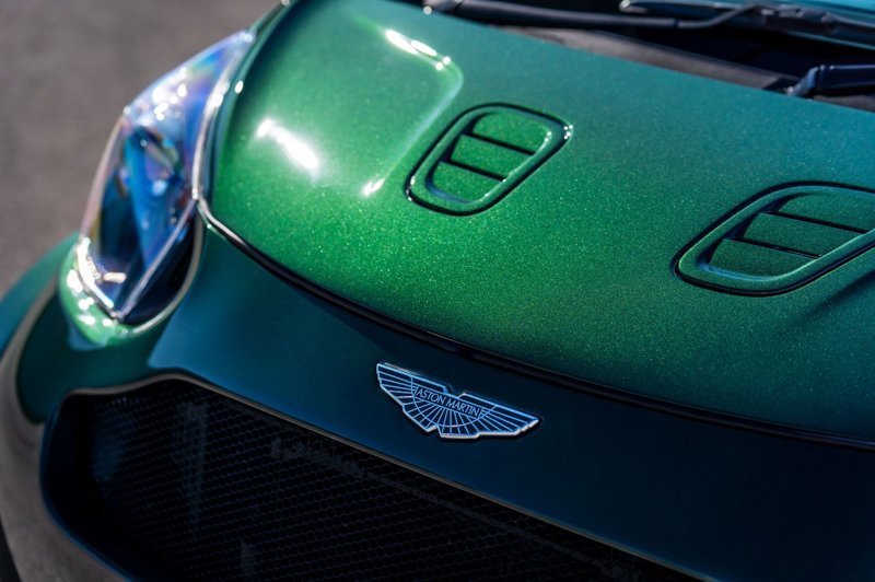 Самый маленький Aston Martin с могучим двигателем V8