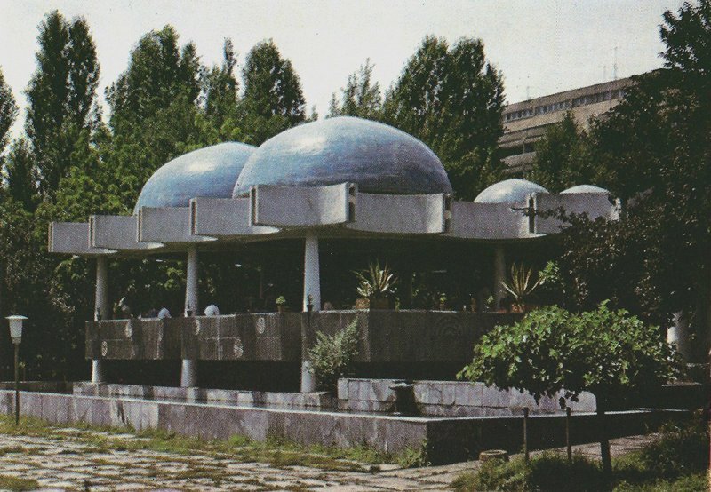 Кафе «Голубые купола»  Архитектор: В. Муратов  Инженер: Е. Платсман  Ташкент, Узбекистан Год постройки: 1970