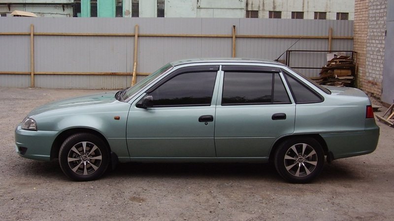 Правительство Узбекистана разрешило тонировку автомобилей с 1 августа