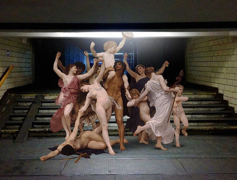 Античные боги и дамы во дворе, в метро, на лавочке