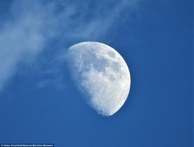 Луна. Хелен Скофилд, Великобритания.