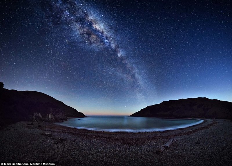 Млечный путь над озером Ротокура в Кейбл Бэй в Новой Зеландии. Марк Джи, Австралия.