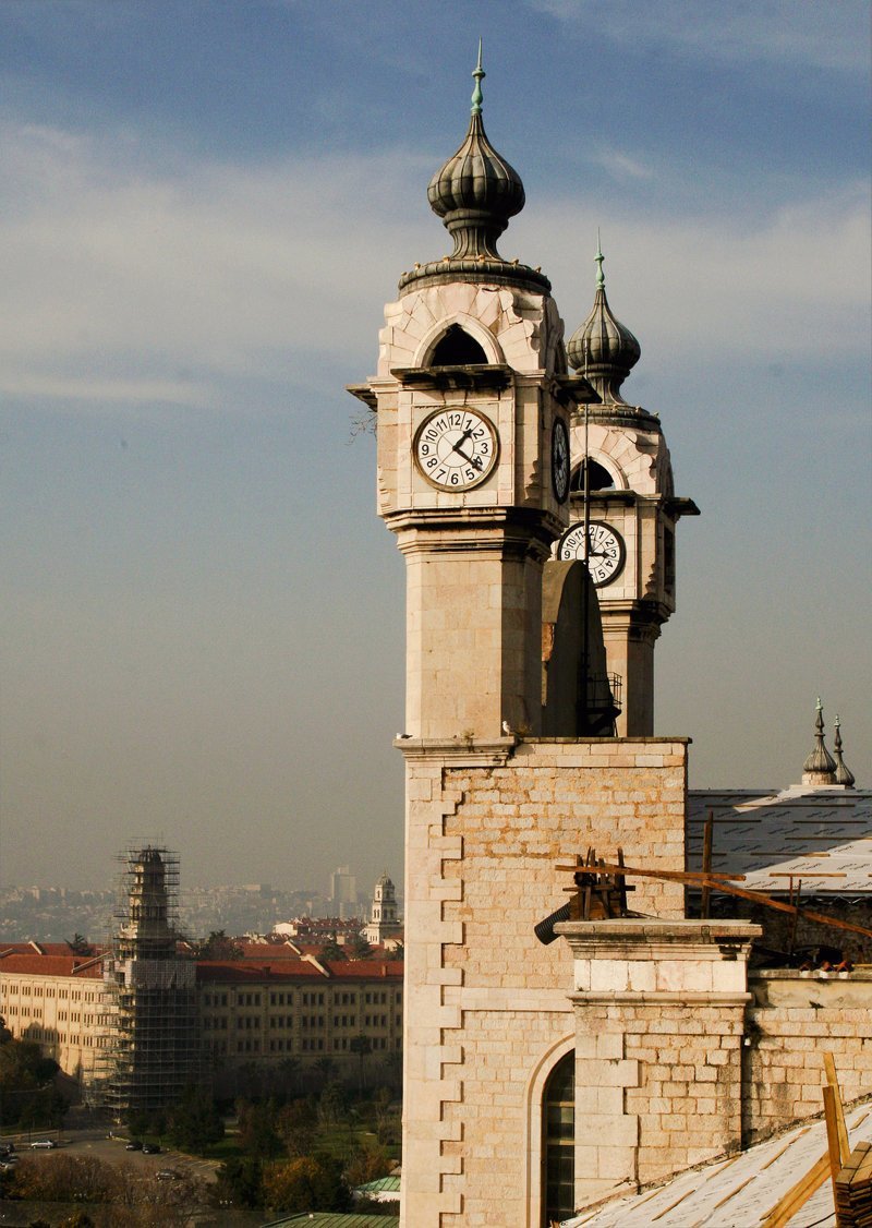Старые башни с часами
