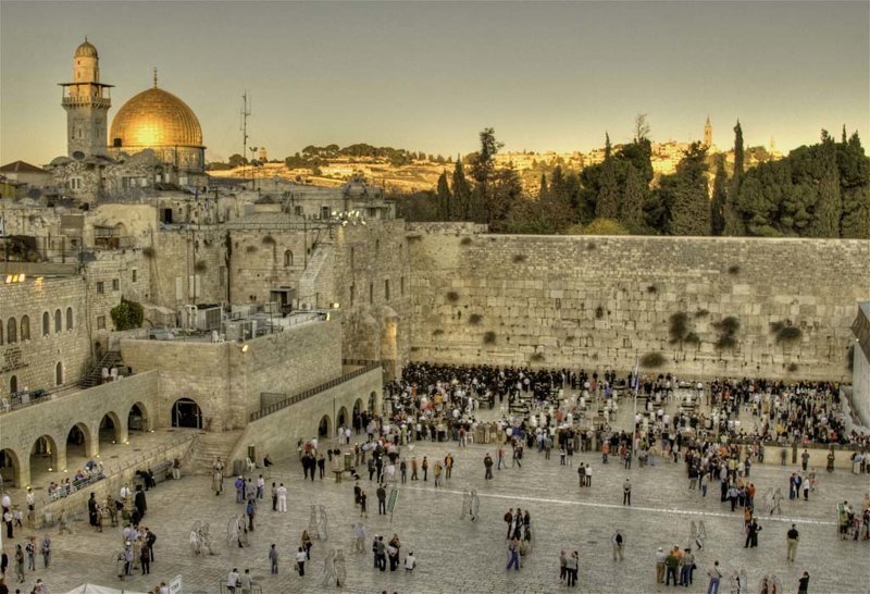 Стокилограммовый камень выпал из Стены Плача в Иерусалиме