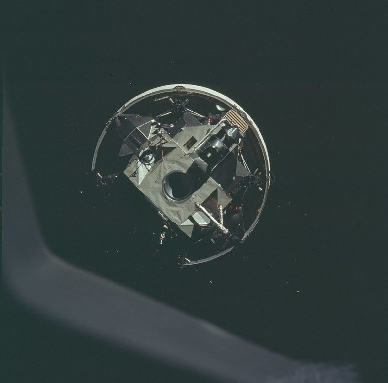 21 июля 1969 года весь мир наблюдал в прямой трансляции за Нилом Армстронгом и Эдвином Олдрином, которые первыми в истории человечества ступили на поверхность Луны