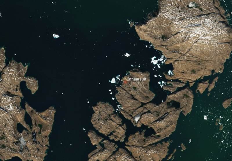 Гренландия. Деревне угрожает айсберг
