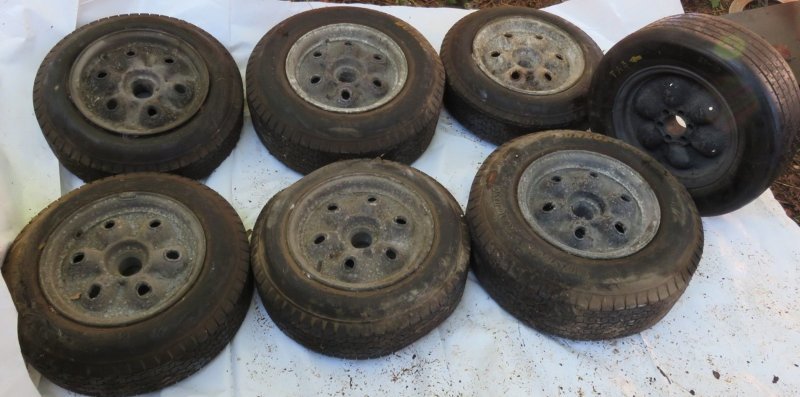 P.S. На участке нашли еще 7 колес от прототипа со старой резиной Данлоп, которые смогли продать за приличные 2.500 Евро.
