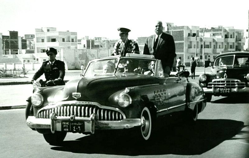 1. Юрий Гагарин во время визита в Порт-Саид, Египет. 1962 год