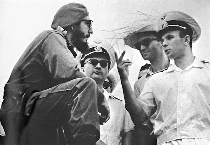 11. Ю.А. Гагарин с Фиделем Кастро. Июль 1961 года.