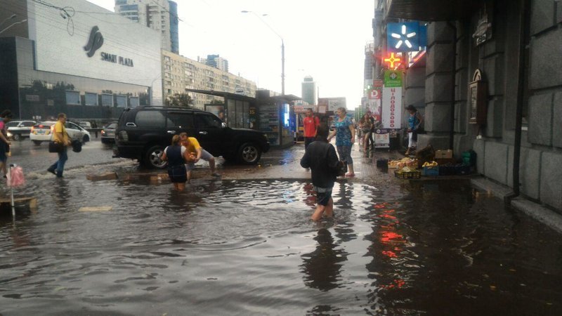 Вчерашний дождь и ураган в Киеве