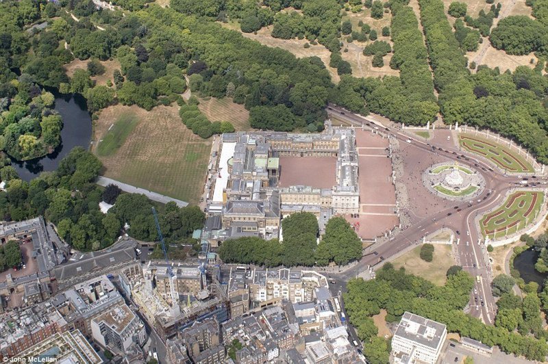 Сад и парк на территории Букингемского дворца