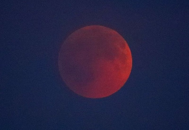 Земляне наблюдали за красной Луной