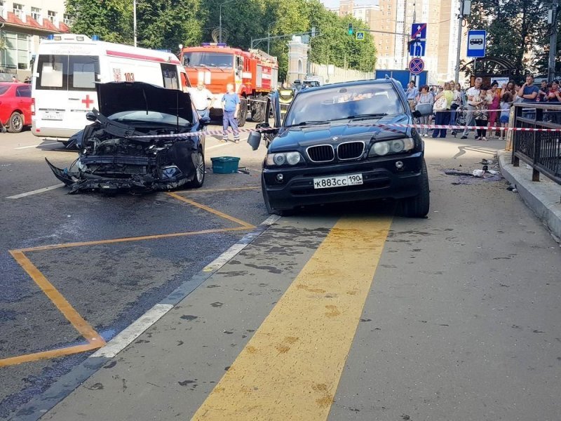 Авария дня.  BMW сбил трех человек в Новой Москве