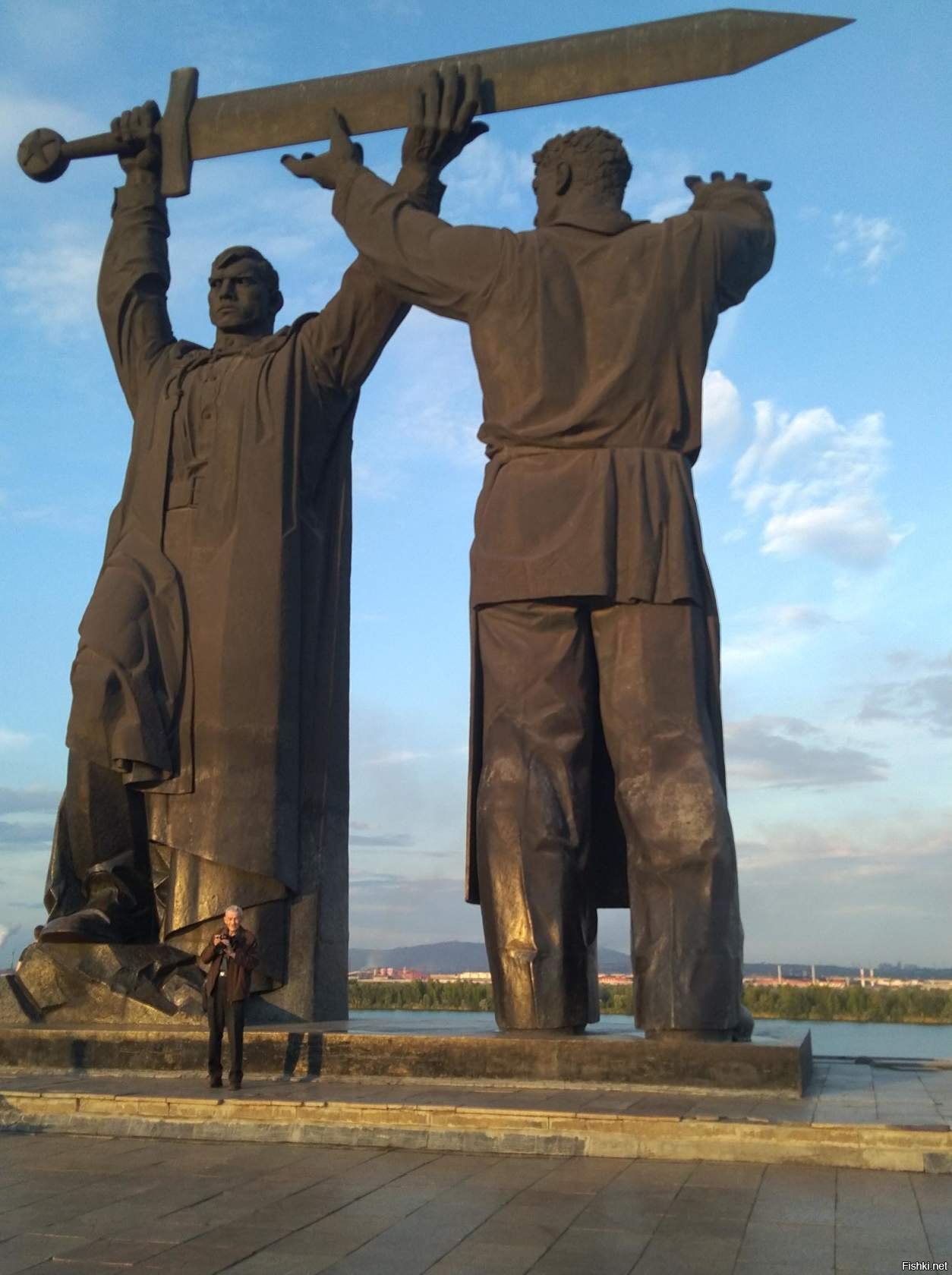 Памятник тылу. Головницкий, Белопольский «тыл – фронту» (Магнитогорск). Тыл фронту Магнитогорск. Памятник тыл фронту в Магнитогорске. Монумент тыл - фронту Магнитогорск Автор.