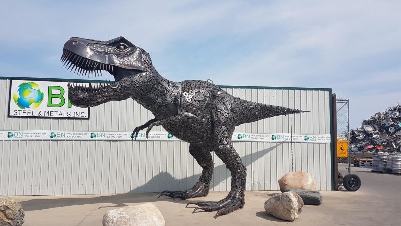 Тираннозавр из металлолома
