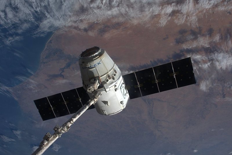 Космический грузовик Илона Маска завершил фантастическую миссию к МКС