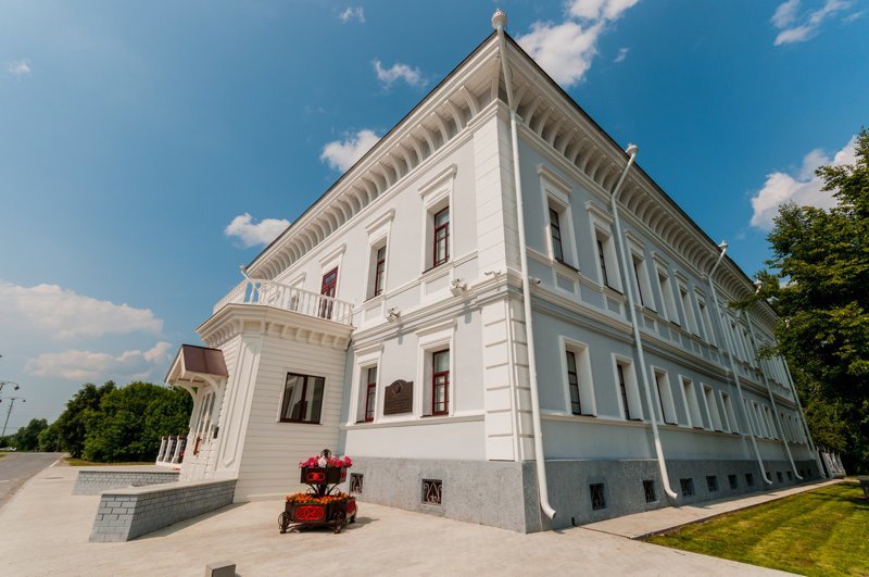 Губернаторский дом (музей Николая II)