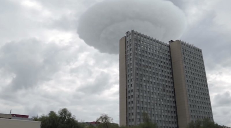 В небе над Москвой заметили странное облако, похожее на замаскированный НЛО