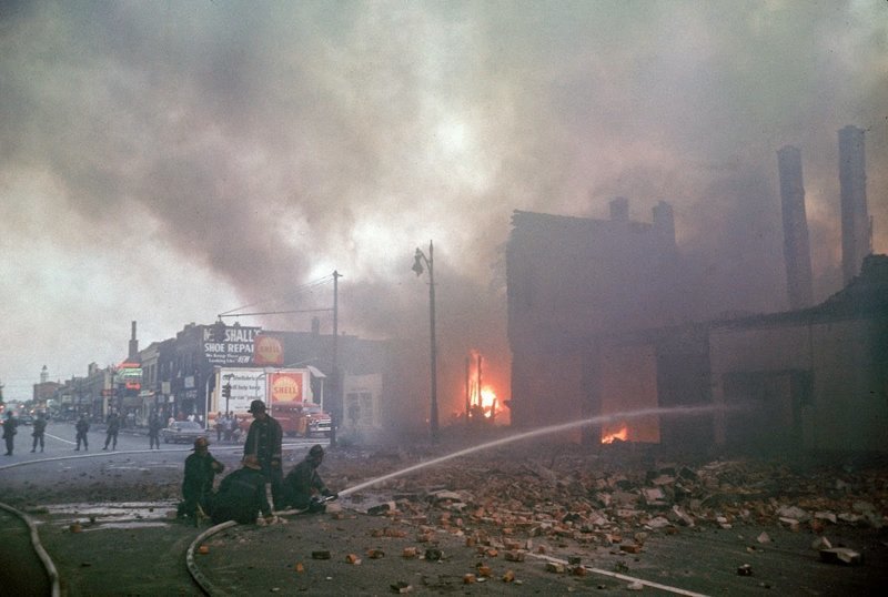 Цветные фотографии бунта в Детройте 1967 года