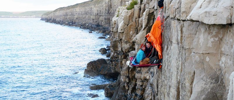 30 сумасшедших фотографий о том, как спят альпинисты