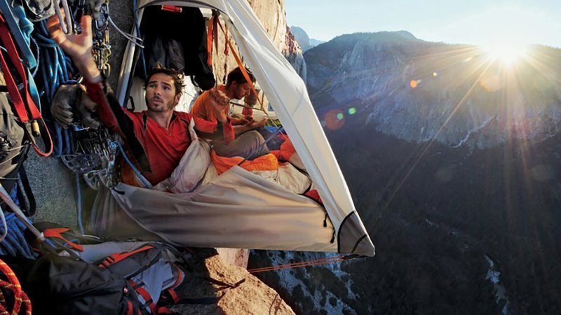 30 сумасшедших фотографий о том, как спят альпинисты