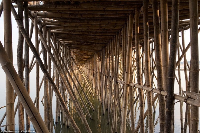 Шедевральный 300-метровый бамбуковый мост в Камбодже каждый год разбирают и строят заново