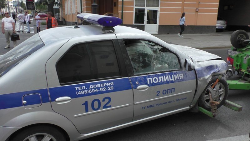 Огненное ДТП с машиной полиции и ГАЗелью в Москве