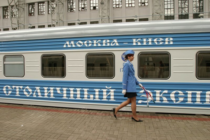 Ещё один шаг в пропасть: Украина планирует закрыть и автобусное сообщение с Россией