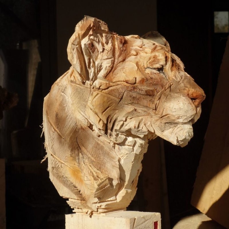 Изумительные скульптуры животных, созданные при помощи бензопилы