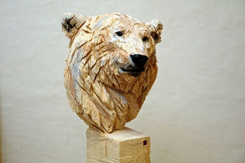 Изумительные скульптуры животных, созданные при помощи бензопилы