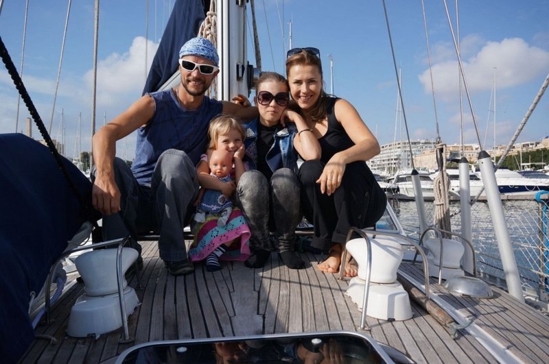 Первая команда - это семья Клочковых из Новосибирска: Андрей, Марина и дочери: Настя и Лада
