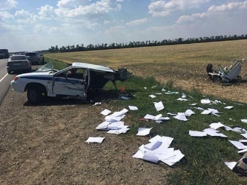 Примерно в это же время, но на 123 километре автомобильной дороги Краснодар-Кропоткин произошло ДТП с участием патрульной машины, которая двигалась на место аварии. В результате этой аварии никто не пострадал.