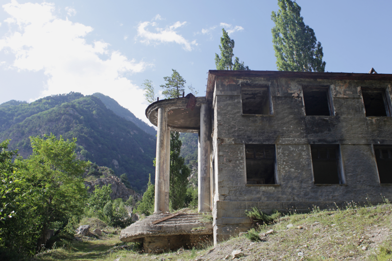 Садон: поселок-призрак в горах Северной Осетии