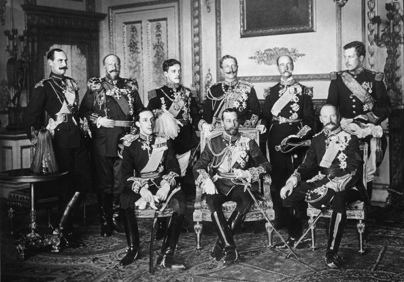 Одна из любимых исторических фотографий - 9 монархов