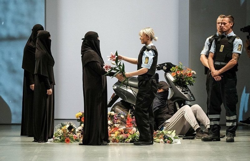 Датские модели вышли на подиум в хиджабах в поддержку мусульманок