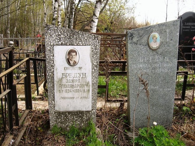 Могила изольды извицкой фото на востряковском кладбище