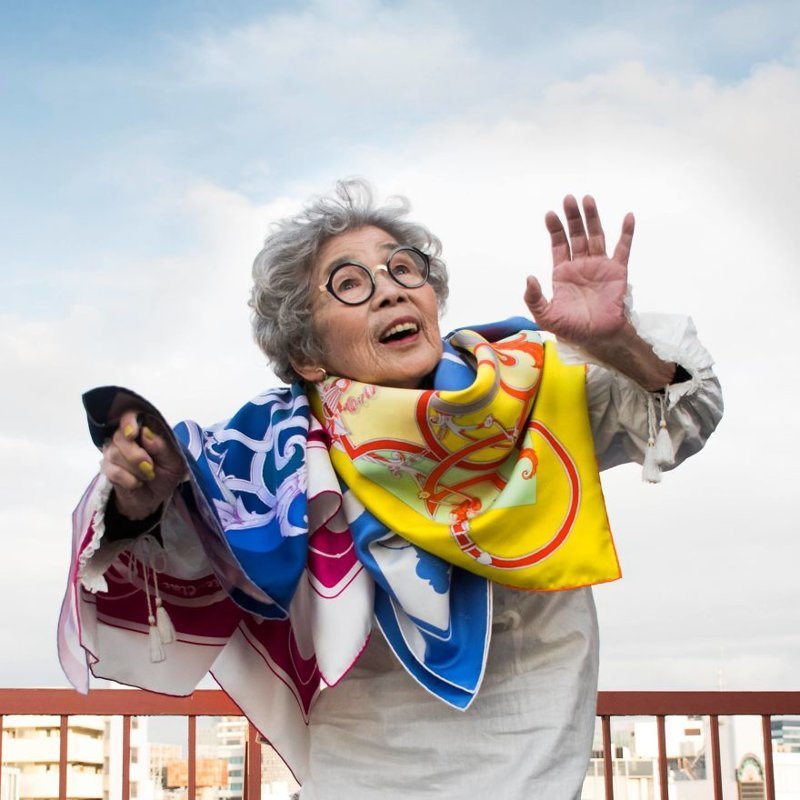 90-летняя бабушка-позитив из Японии, покорившая соцсети своими фотографиями
