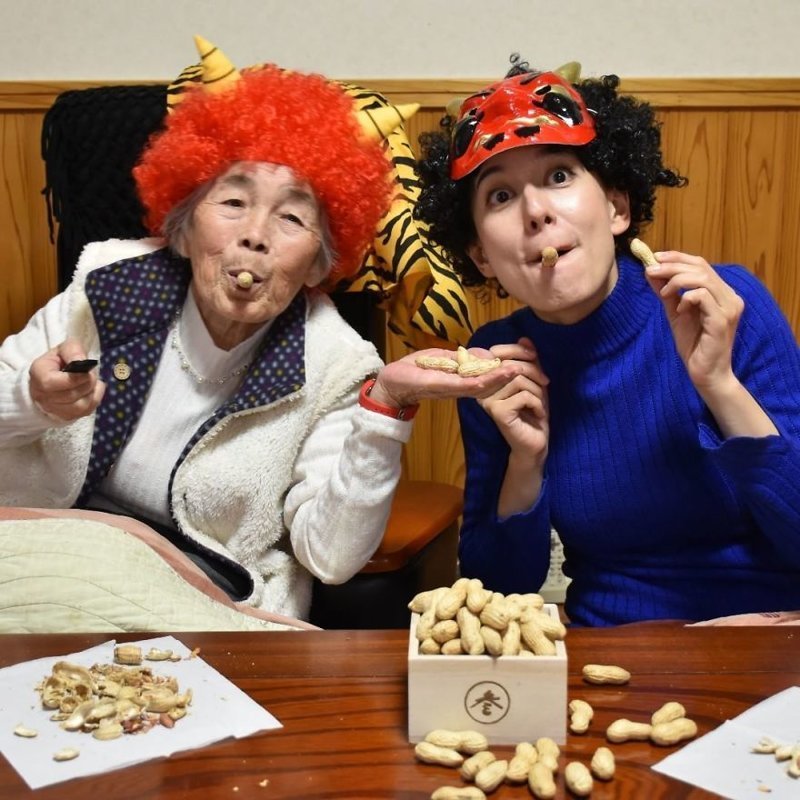 90-летняя бабушка-позитив из Японии, покорившая соцсети своими фотографиями