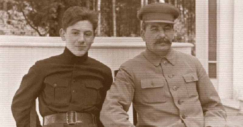 Сталин прощал грехи сына Василия, предчувствуя его судьбу?