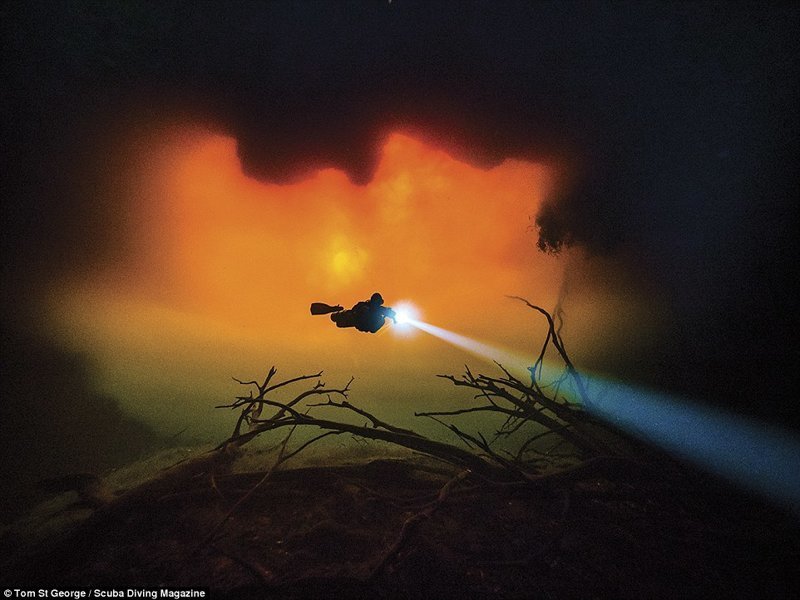 Подводная пещера, Тулум, Мексика. Фотограф - Том Сент-Джордж. 3 место в категории "широкий формат"