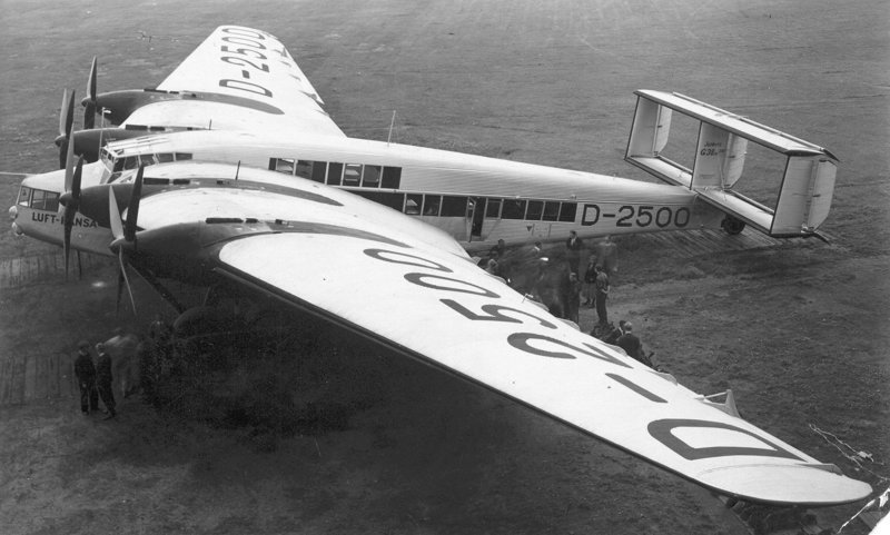 Высадка пассажиров из Junkers G.38A. 1932 год.